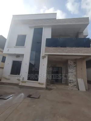 5bdrm Duplex in Resettlement, Apo District for sale