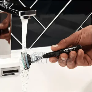 Gillette Mach 3 Razor Kit Plus 4 Blades Classic Smooth Shave