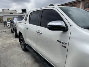 Toyota Hilux 2018 White