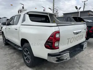 Toyota Hilux 2018 White