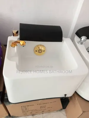 Acrylic Square Pedicure Spa Basin With Gold Tap Footrest