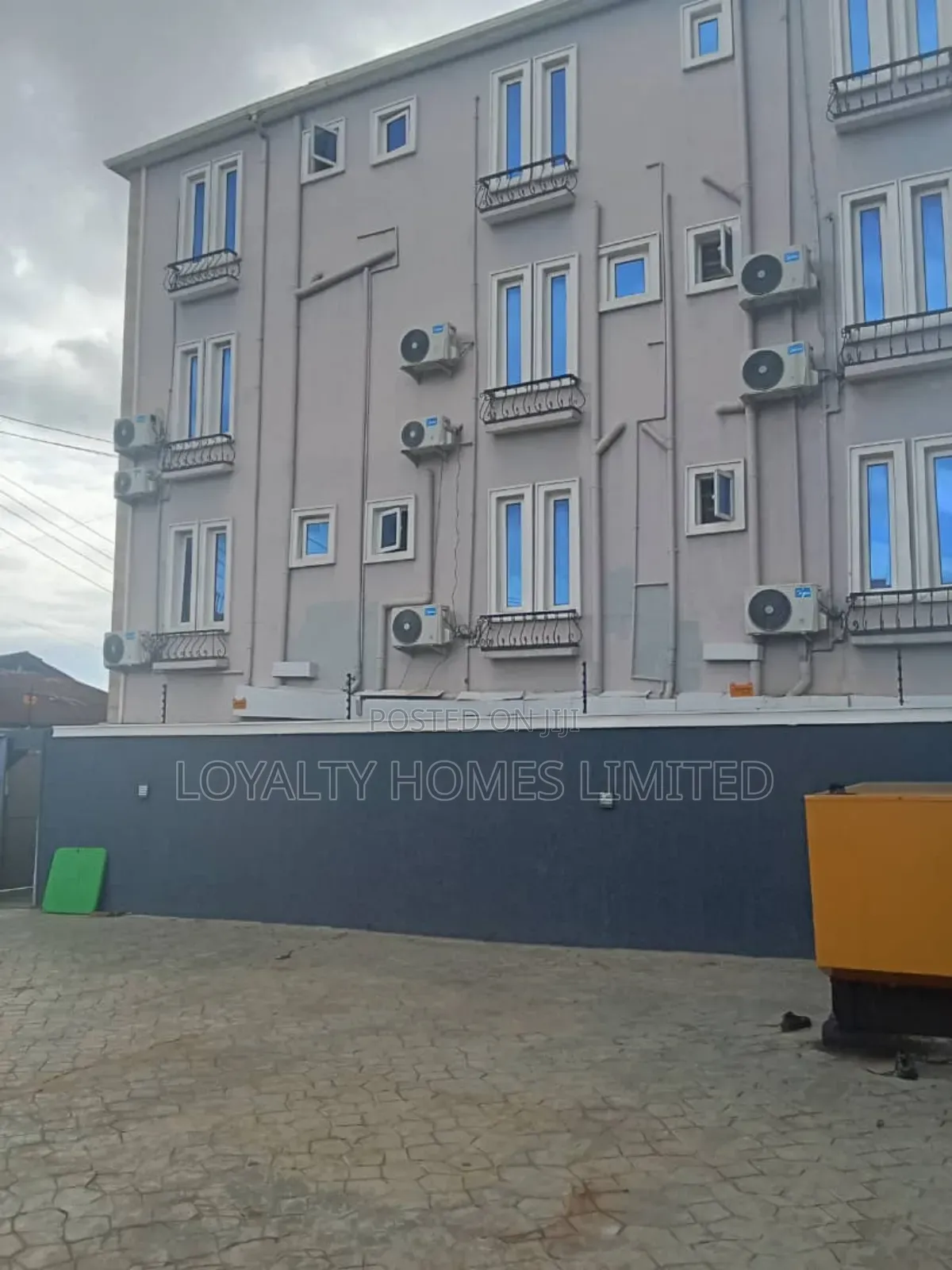 A 3 Storey Functional Hotel With 14 Rooms