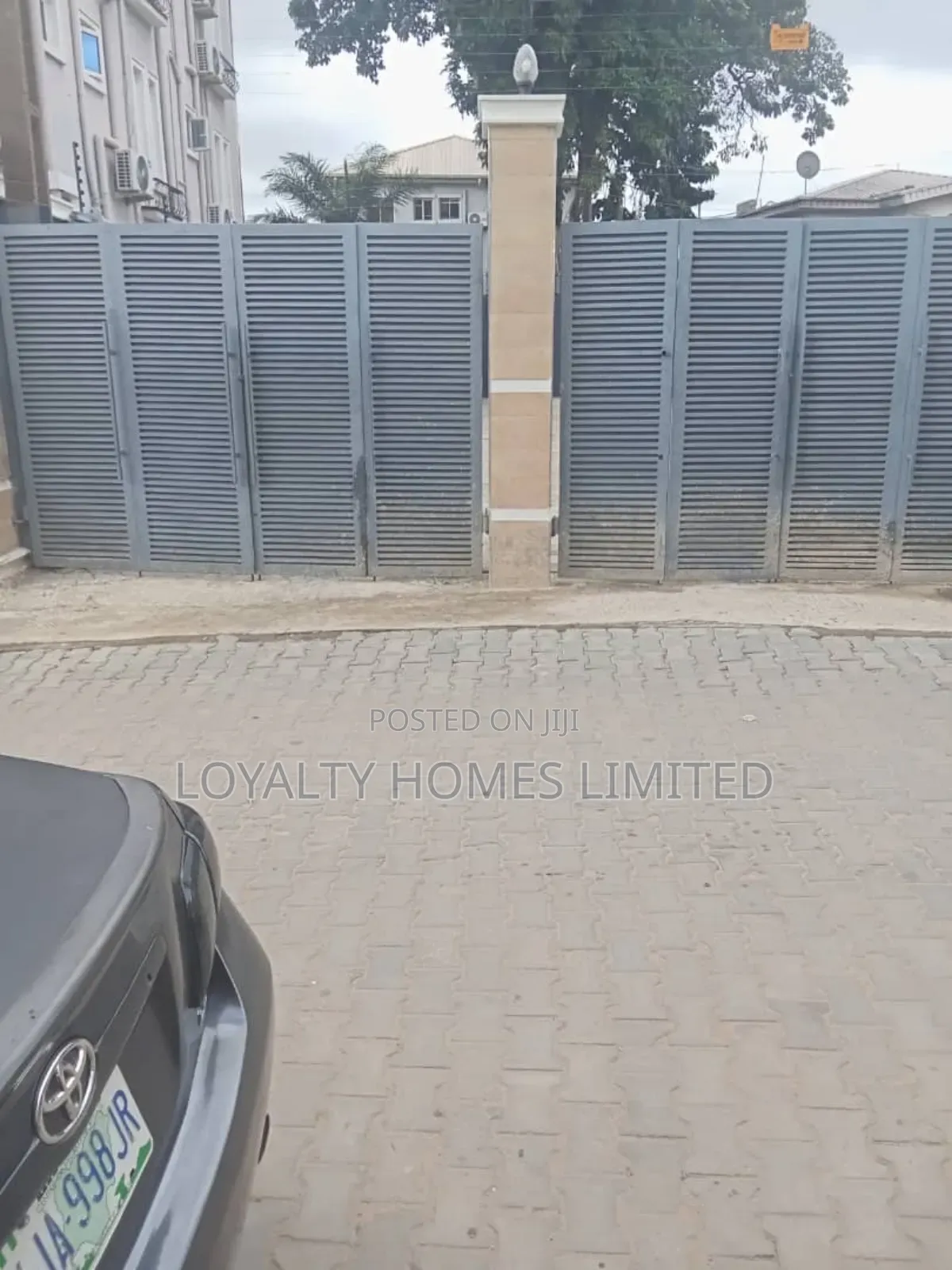 A 3 Storey Functional Hotel With 14 Rooms