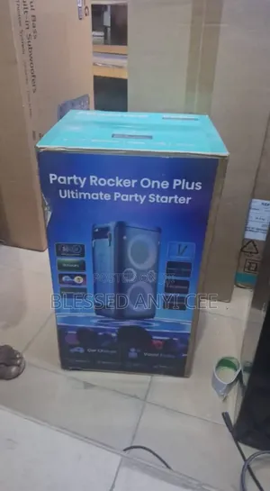 Hisense 300w Two Wireless Microphon Bluetooth Rechargeable