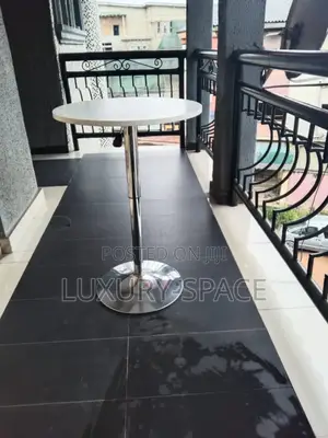 Simple High Bar/Cocktail Table