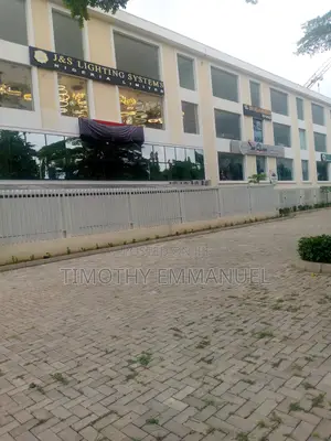 500 Square Meters Supermarket Space