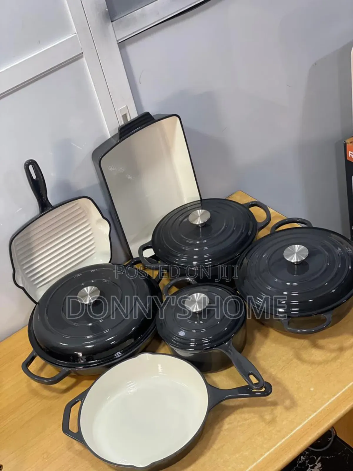 Enameled Cast Iron Cookware/Pots