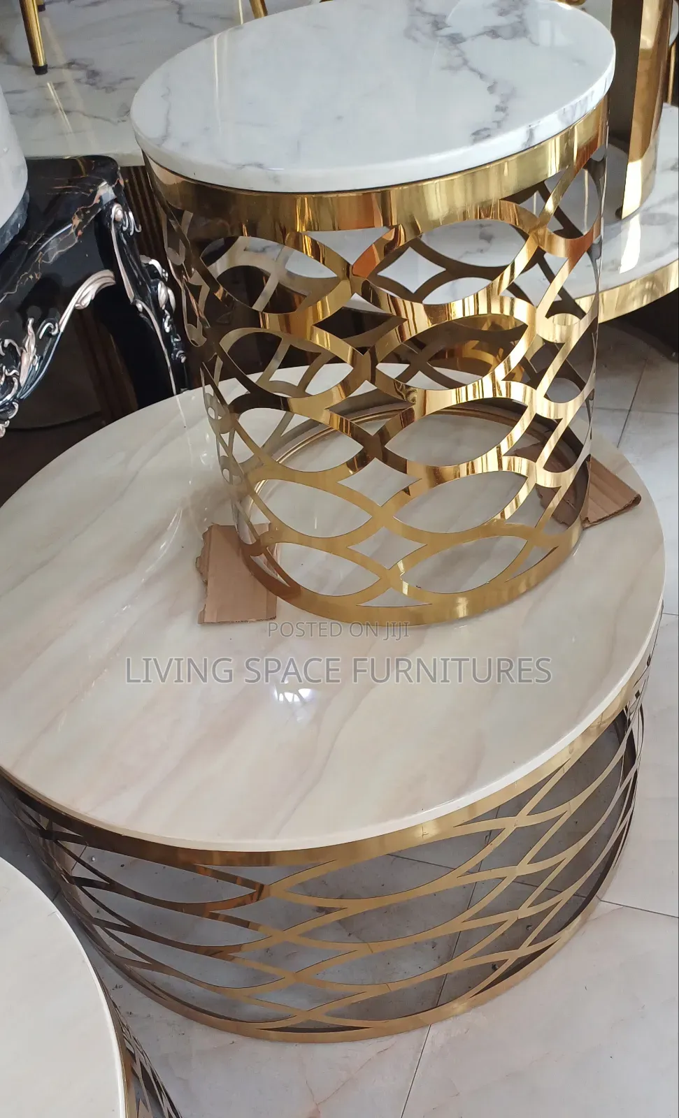 Round Marble Top Center Table With 2 Side Stools