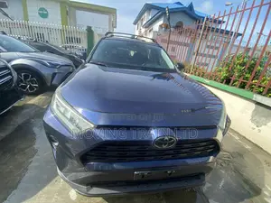 Toyota RAV4 2021 Blue