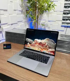 Laptop Apple MacBook Pro 2019 32GB Intel Core i9 SSD 512GB