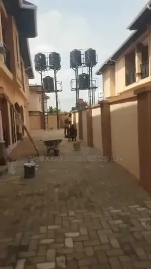 20bdrm Block of Flats in Benin City for sale