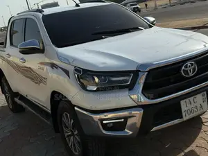 Toyota Hilux Revo Double Cab Petrol 2.7 AWD 2022 White