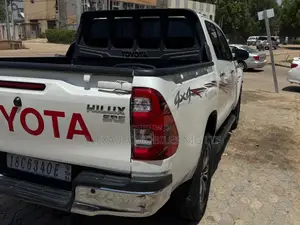 Toyota Hilux Revo Double Cab Petrol 2.7 AWD 2022 White