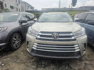 Toyota Highlander Limited V6 4x4 (3.5L 6cyl 6A) 2016 Gold