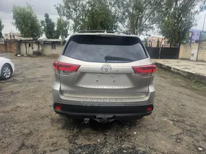 Toyota Highlander Limited V6 4x4 (3.5L 6cyl 6A) 2016 Gold
