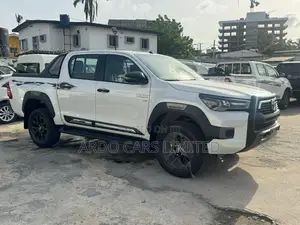 New Toyota Hilux 2024 White