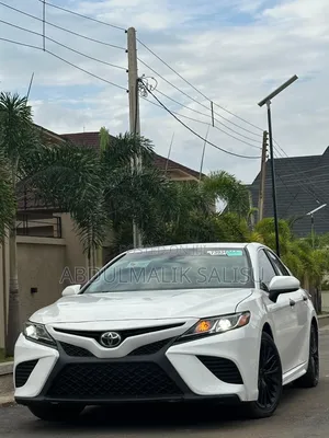 Toyota Camry 2018 White
