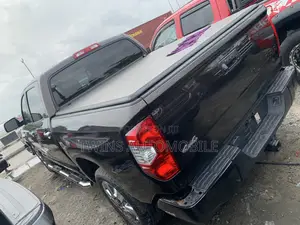 Toyota Tundra 2018 Brown