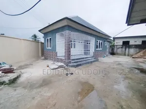 Photo - 1bdrm Block of Flats in 2 Lane (Nsikak Eduok for rent