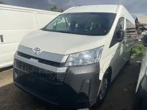 Toyota HiAce 2019 White