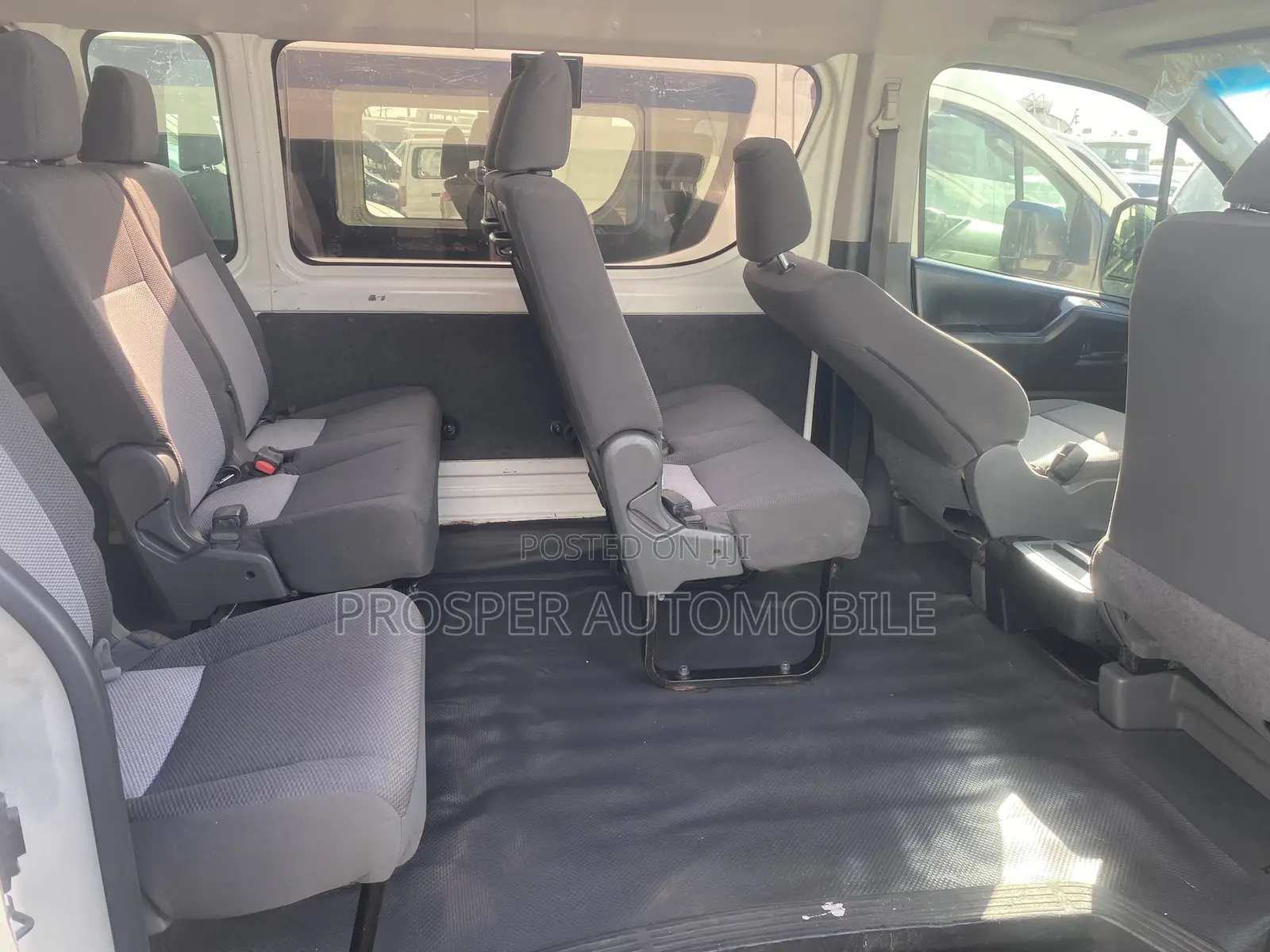 Toyota HiAce 2019 White