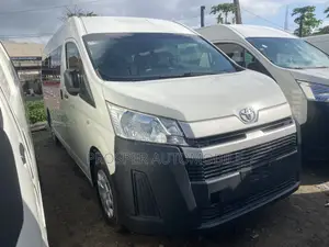 Toyota HiAce 2019 White