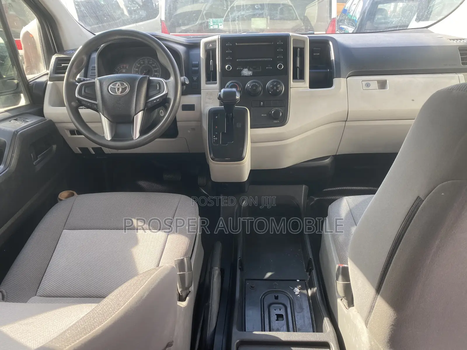 Toyota HiAce 2019 White