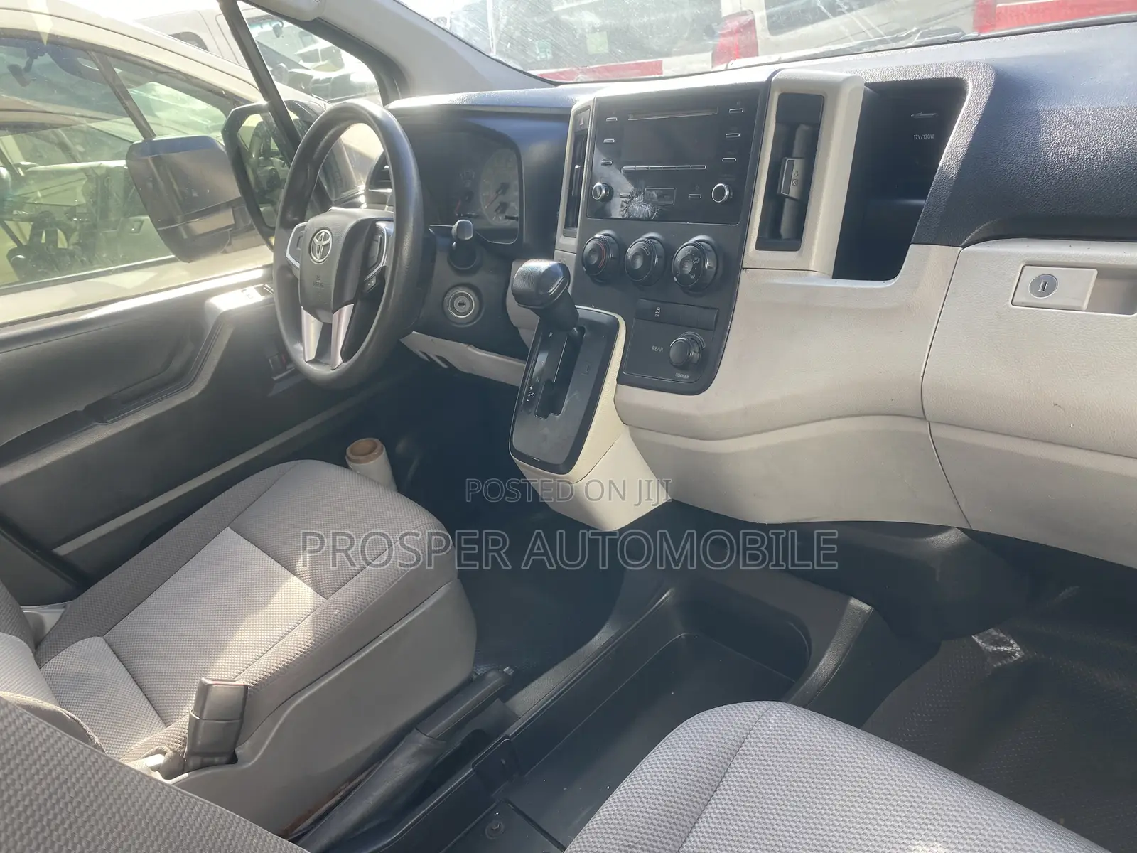 Toyota HiAce 2019 White