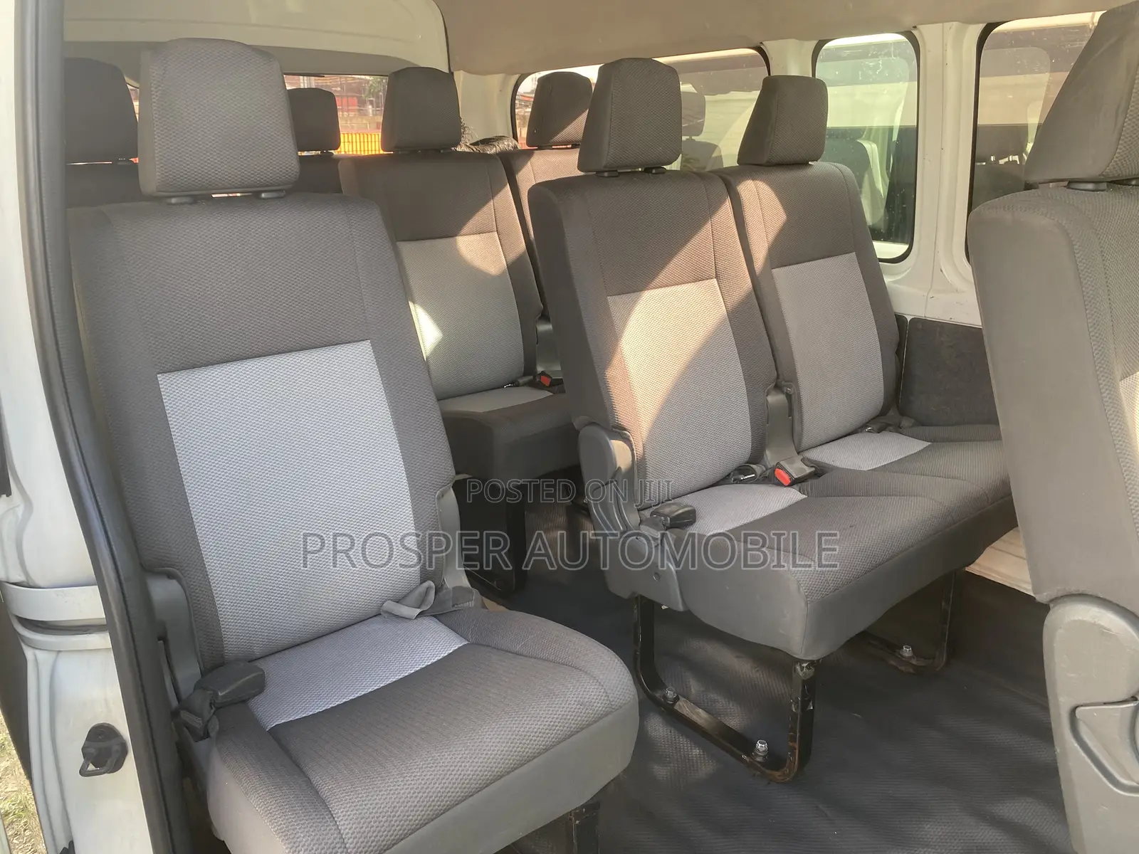 Toyota HiAce 2019 White