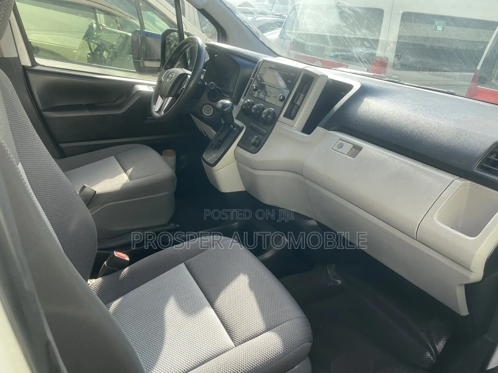 Toyota HiAce 2019 White