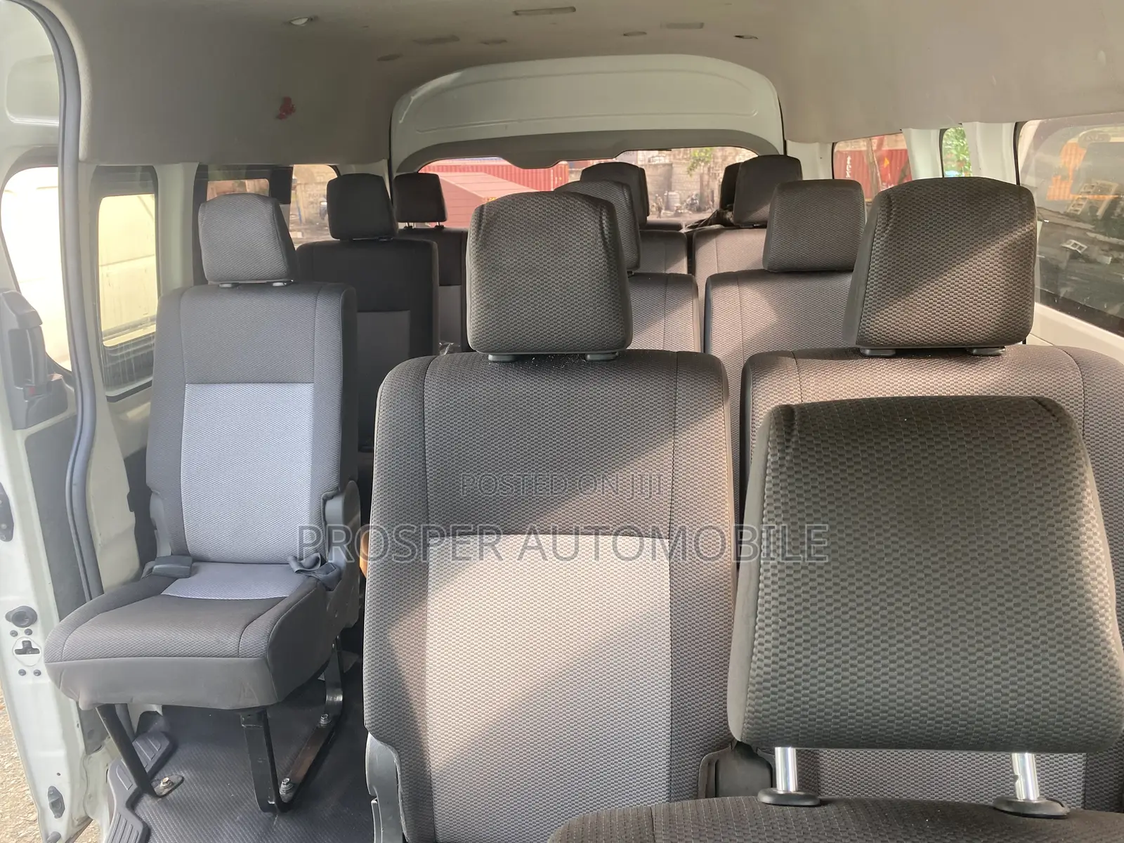 Toyota HiAce 2019 White
