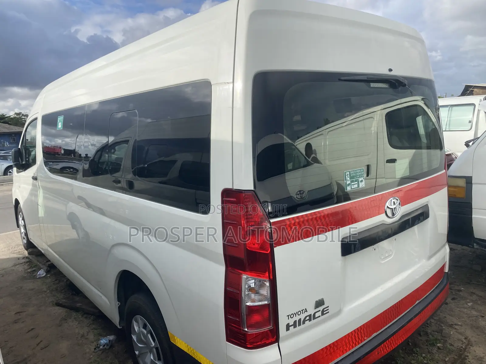 Toyota HiAce 2021 White