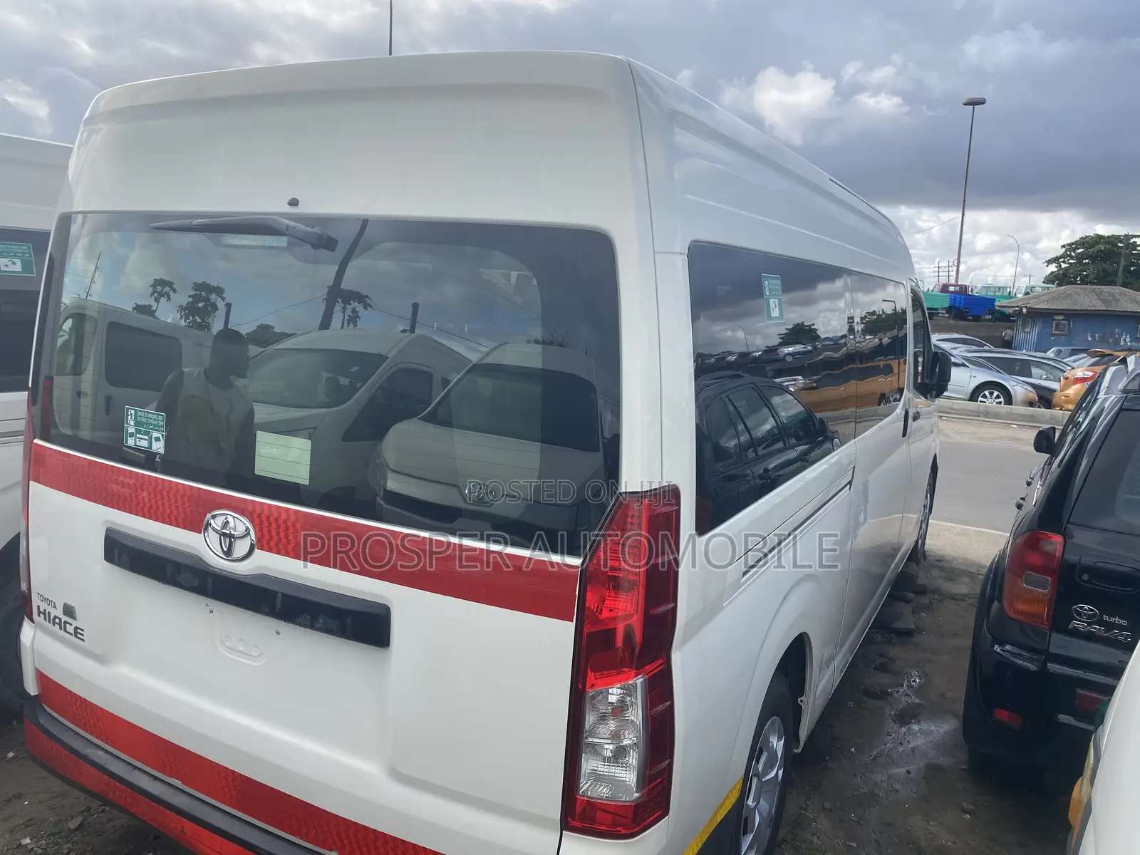 Toyota HiAce 2021 White