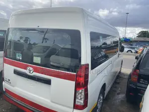 Toyota HiAce 2021 White