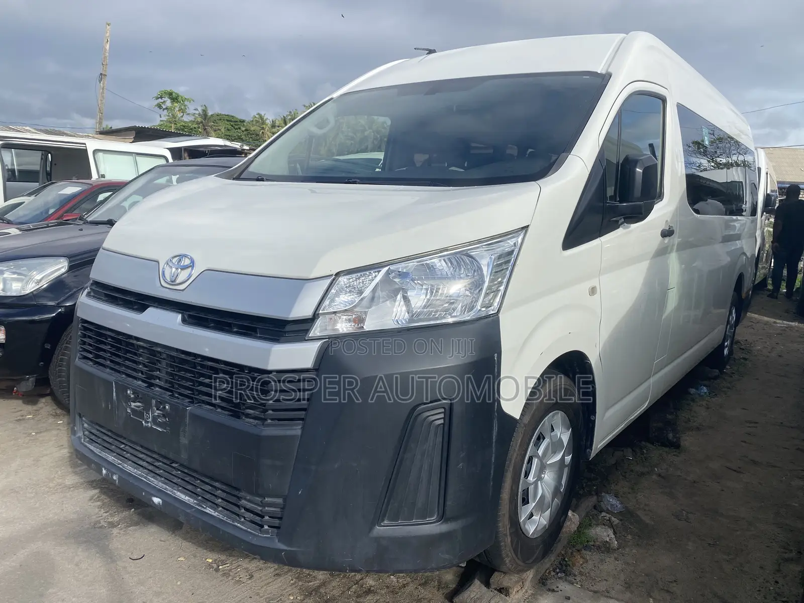 Toyota HiAce 2021 White