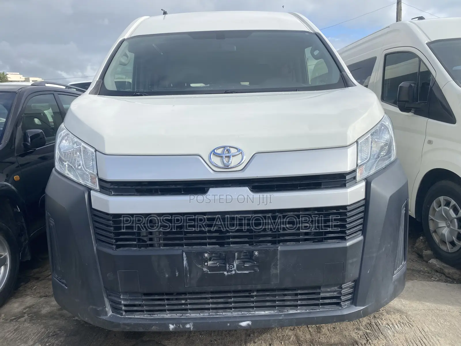 Toyota HiAce 2021 White