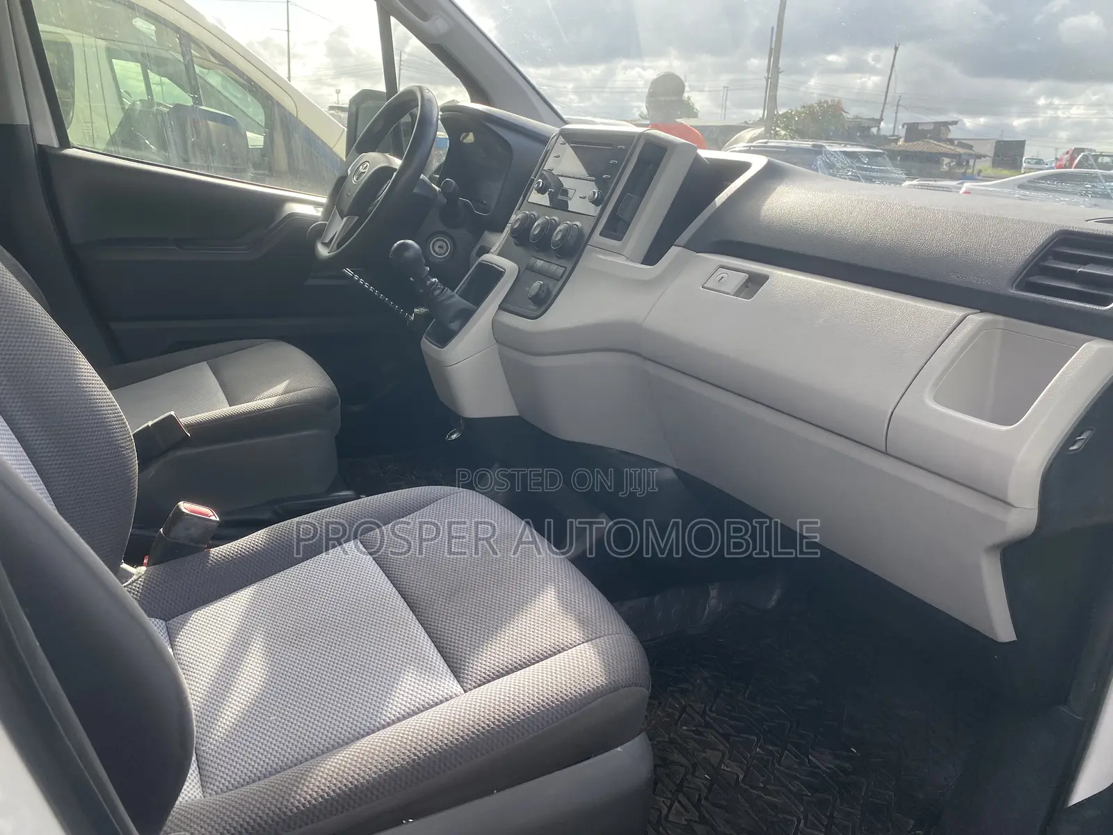 Toyota HiAce 2021 White