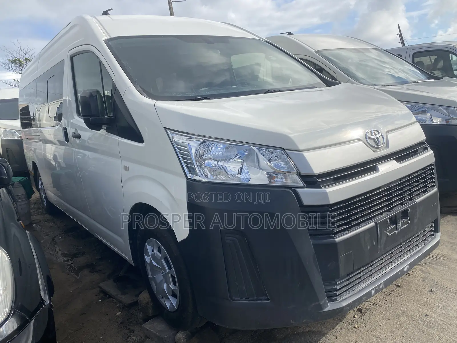 Toyota HiAce 2021 White