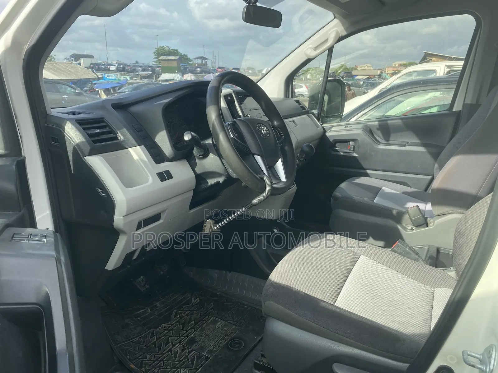 Toyota HiAce 2021 White