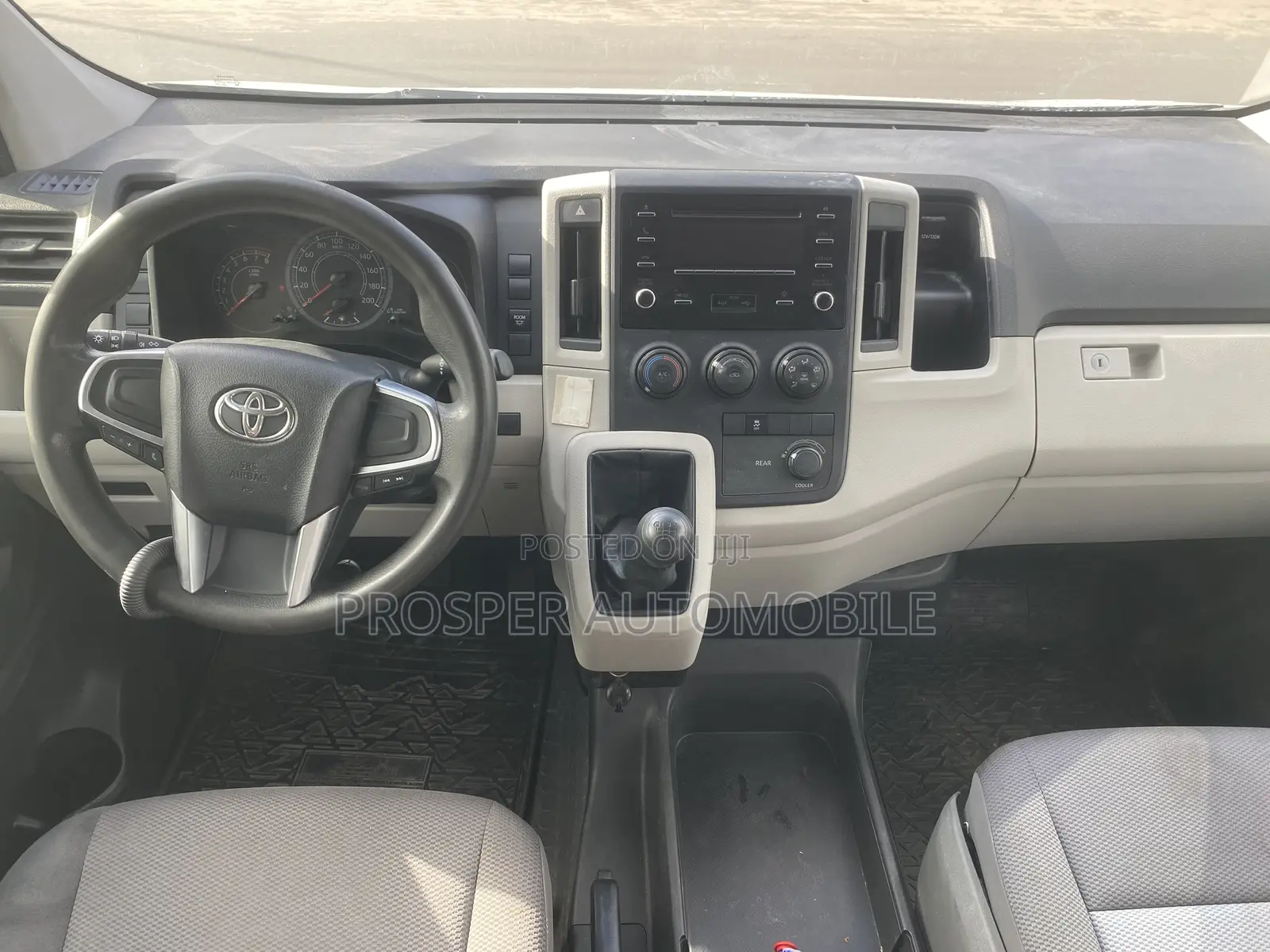 Toyota HiAce 2021 White