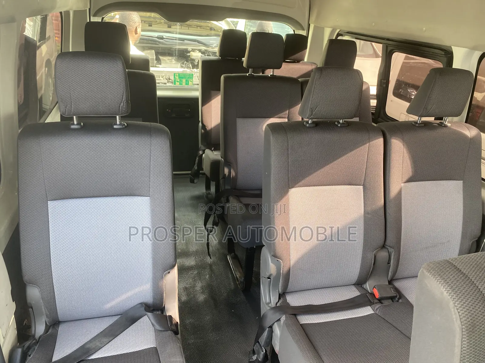 Toyota HiAce 2021 White