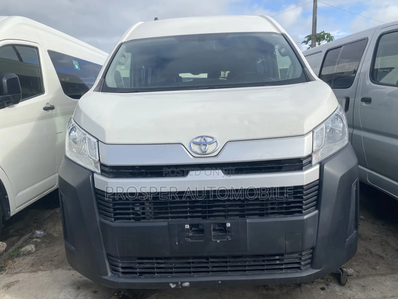 Toyota HiAce 2021 White