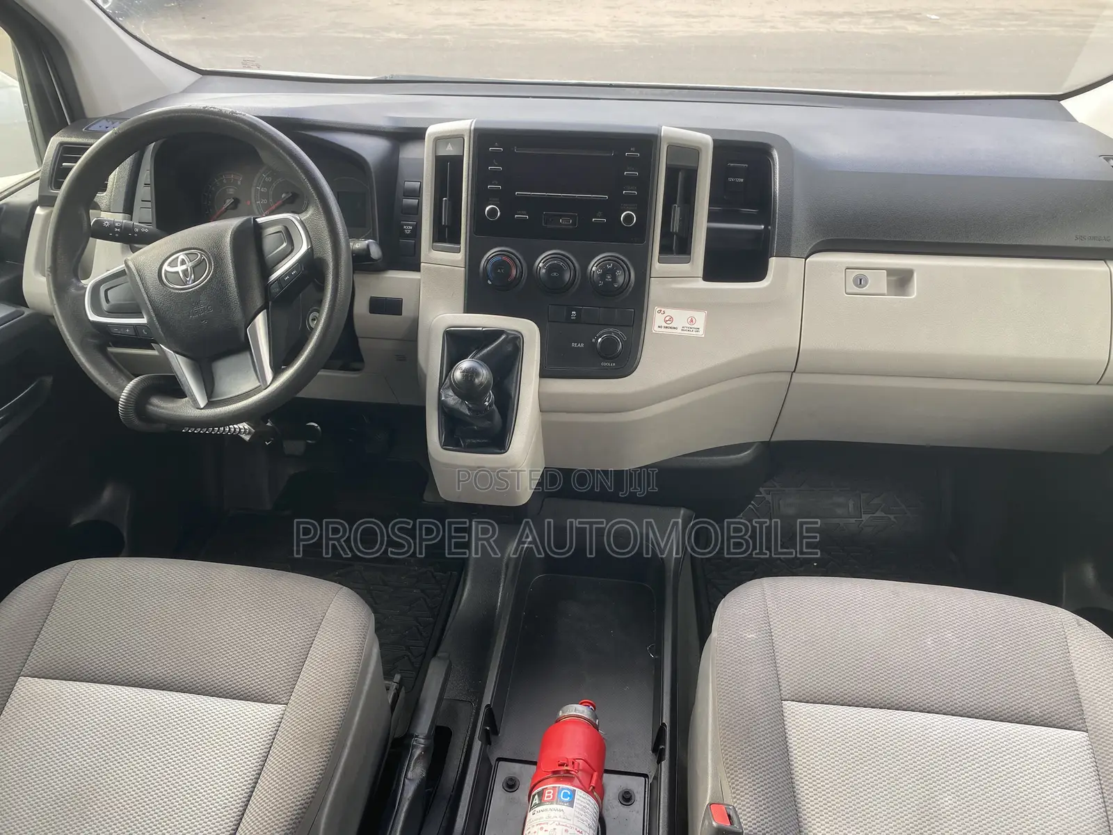 Toyota HiAce 2021 White