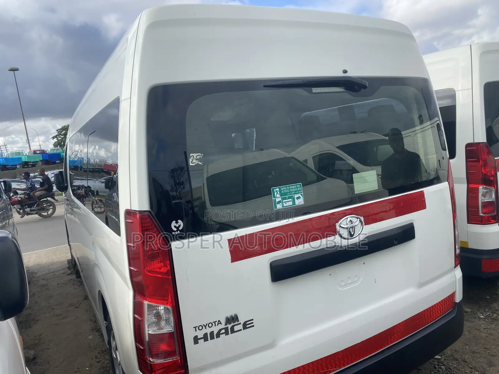 Toyota HiAce 2021 White