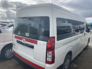 Toyota HiAce 2021 White