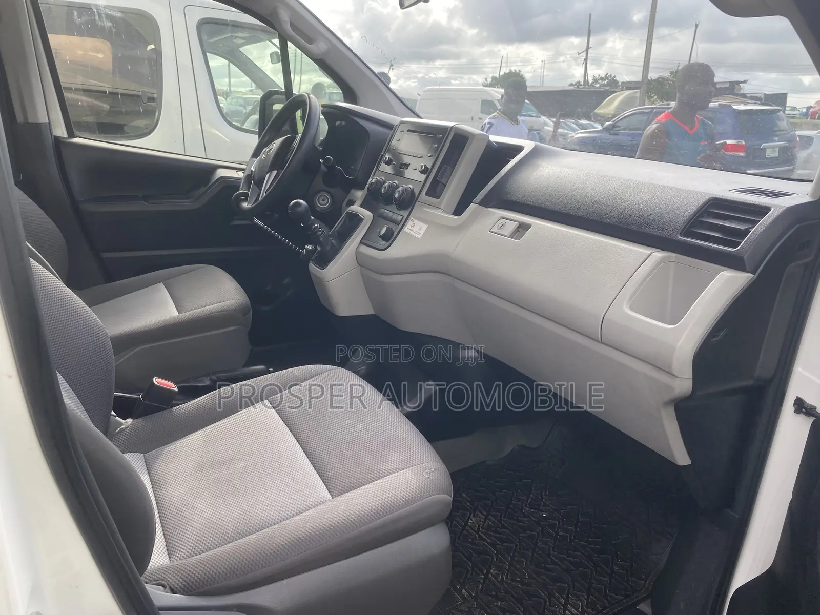 Toyota HiAce 2021 White