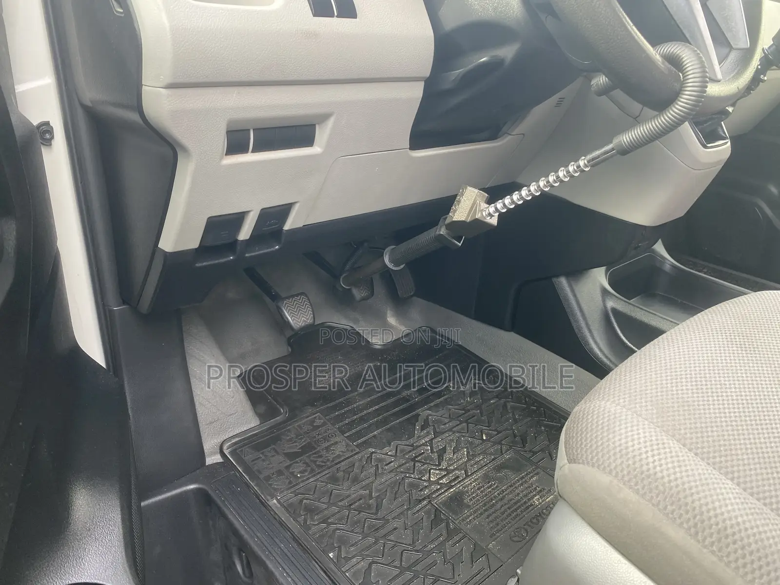 Toyota HiAce 2021 White