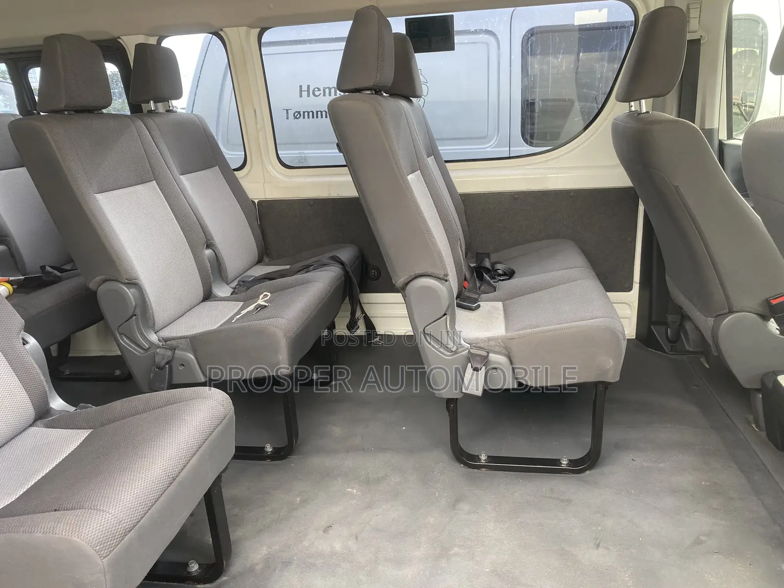 Toyota HiAce 2021 White