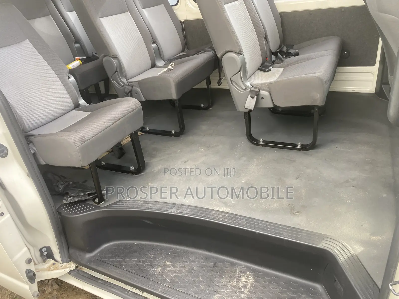 Toyota HiAce 2021 White