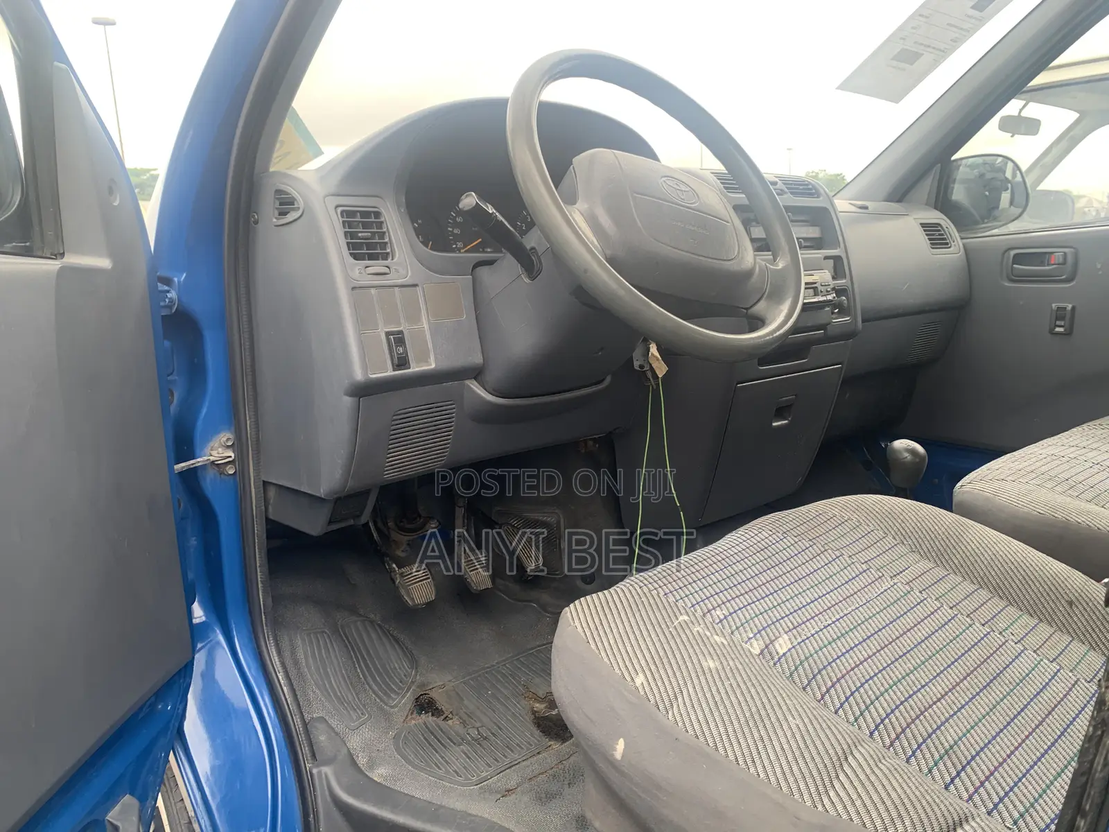 Toyota HiAce 2005 Blue